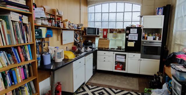 /img/space-pics/kitchen.jpg